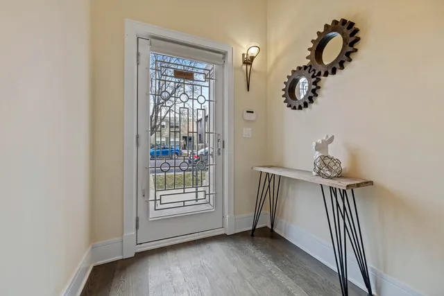 $915,000 | 5748 North Hermitage Avenue, Unit 102, Chicago, IL 60660