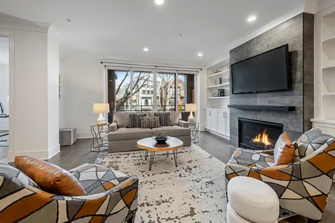 $915,000 | 5748 North Hermitage Avenue, Unit 102, Chicago, IL 60660