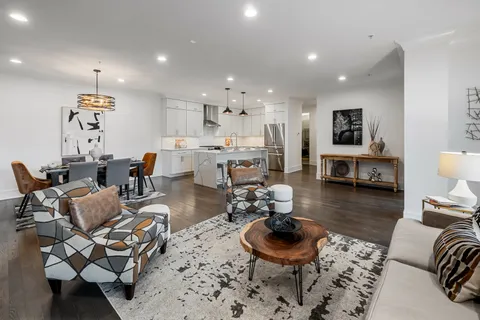 $915,000 | 5748 North Hermitage Avenue, Unit 102, Chicago, IL 60660