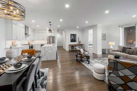 $915,000 | 5748 North Hermitage Avenue, Unit 102, Chicago, IL 60660