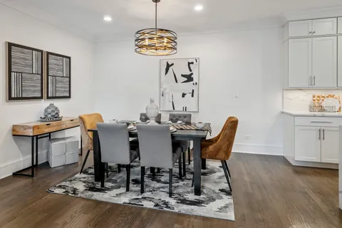 $915,000 | 5748 North Hermitage Avenue, Unit 102, Chicago, IL 60660