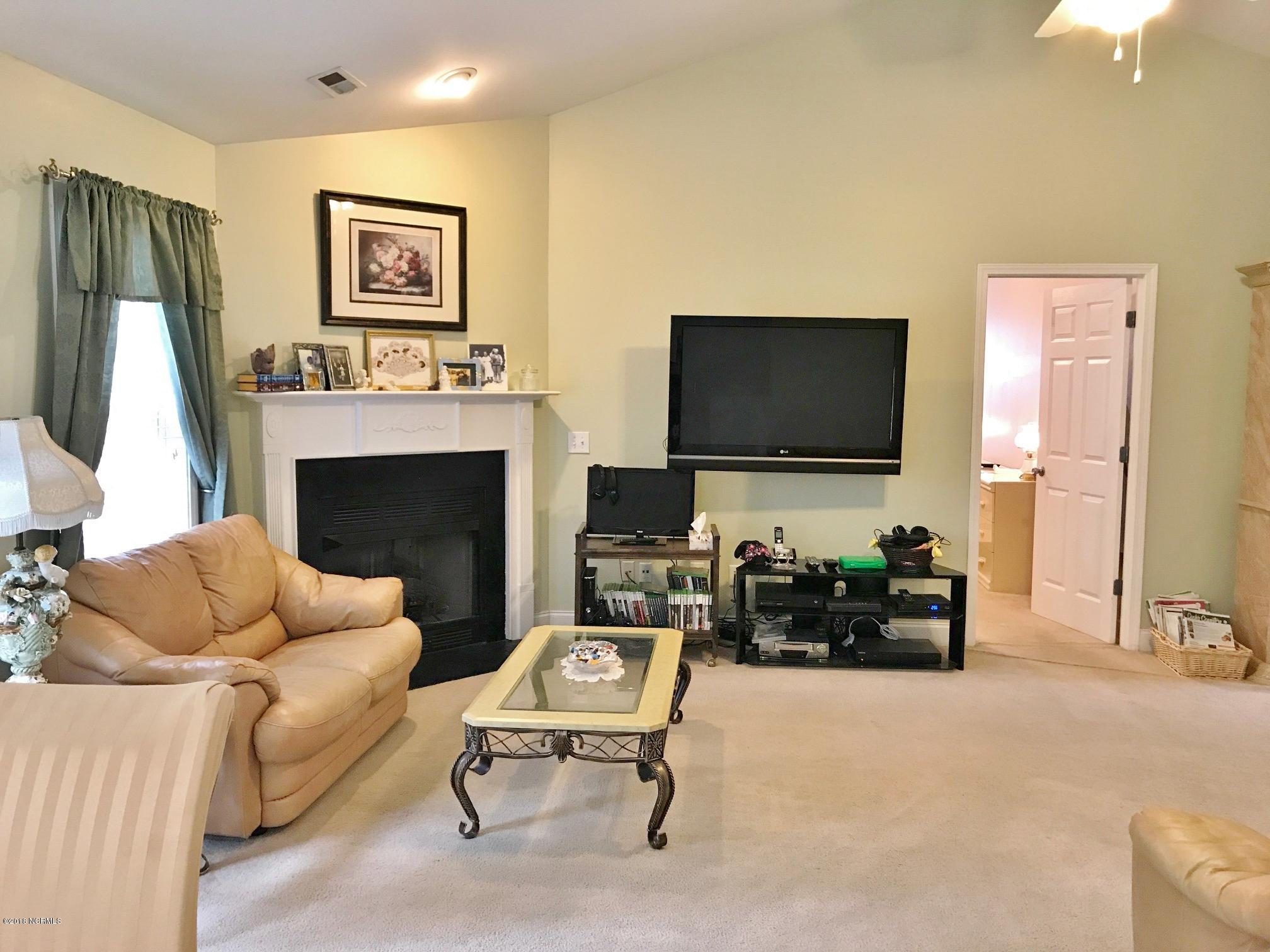 5137 Long Pointe Road Wilmington, NC 28409 - Photo 3 of 34 IMG_2570