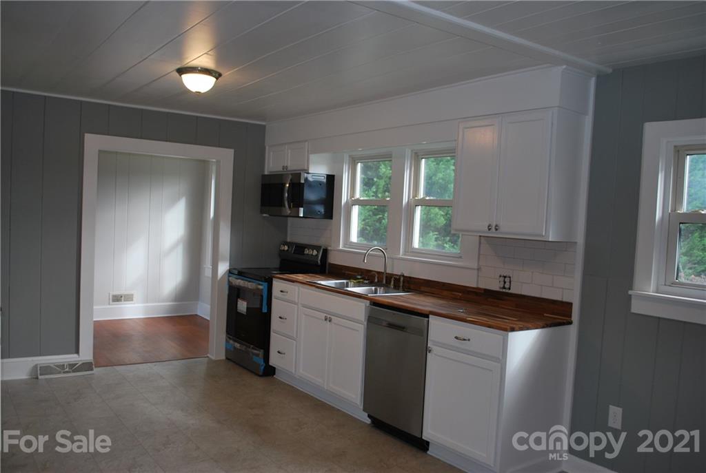 508 North Canton Road Canton, NC 28716 - Photo 3 of 32