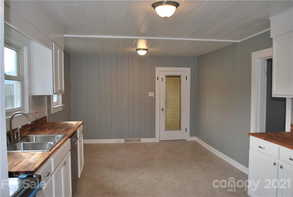 508 North Canton Road Canton, NC 28716 - Photo 5 of 32