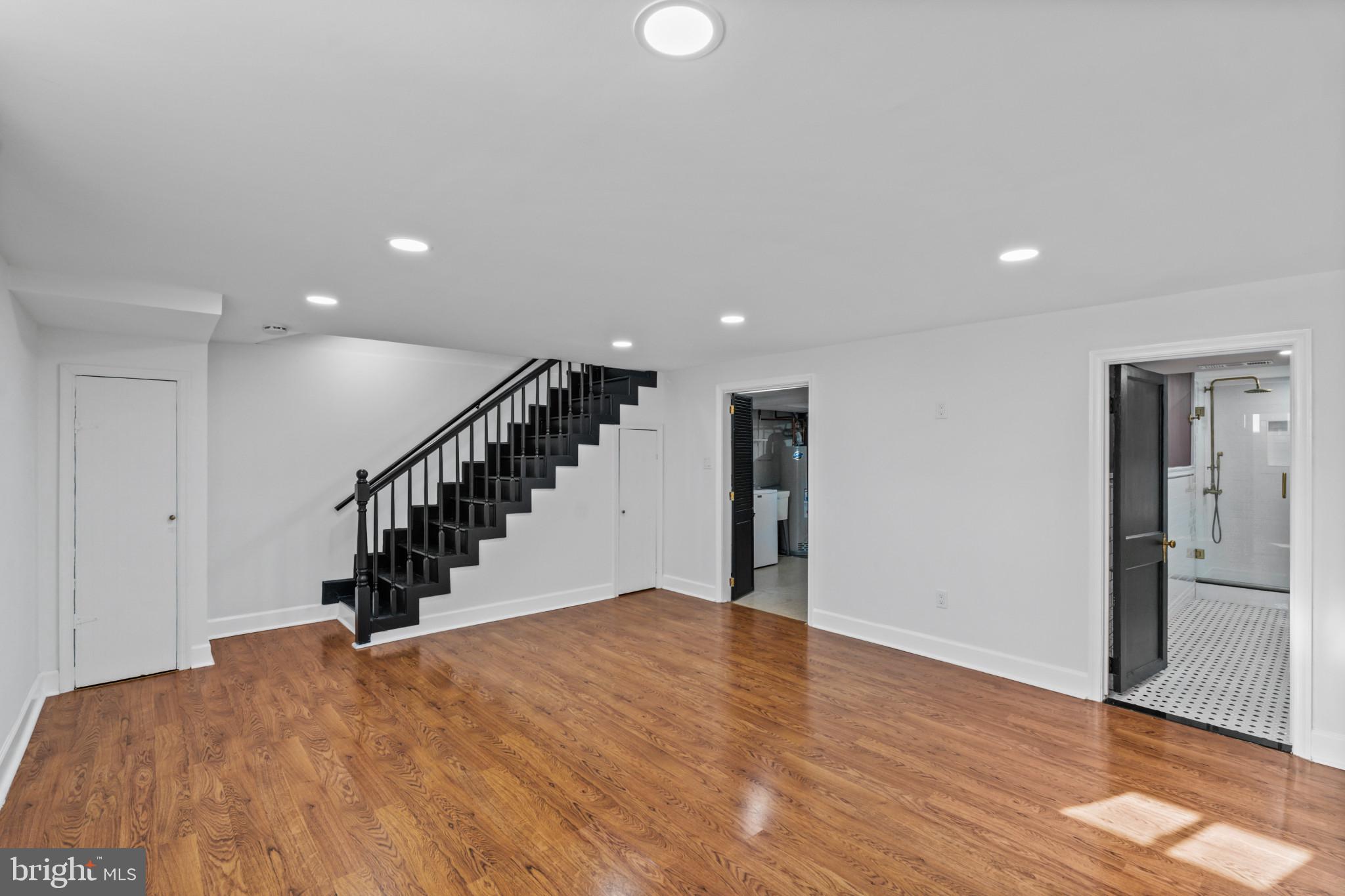327 Stratford Road Baltimore, MD 21228 - Photo 14 of 28 Gallery Image 14