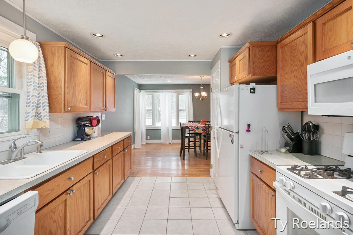 13465 Ellis Road Conklin, MI 49403 - Photo 6 of 27 IMG_1009