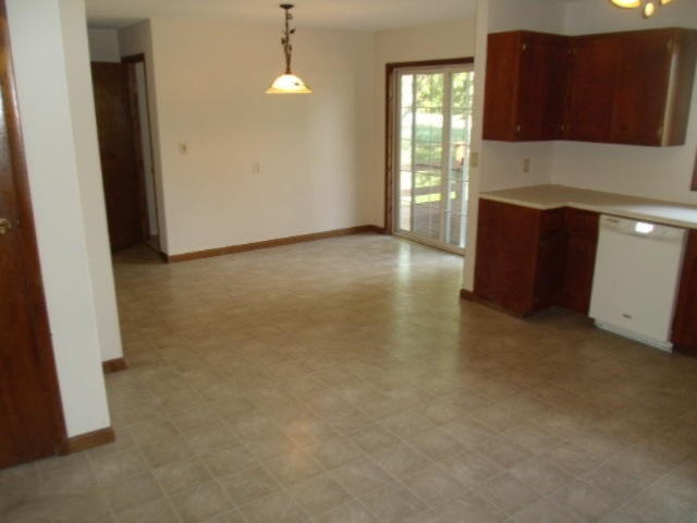 2190 West Chicago Road Niles, MI 49120 - Photo 6 of 21 9 Dining