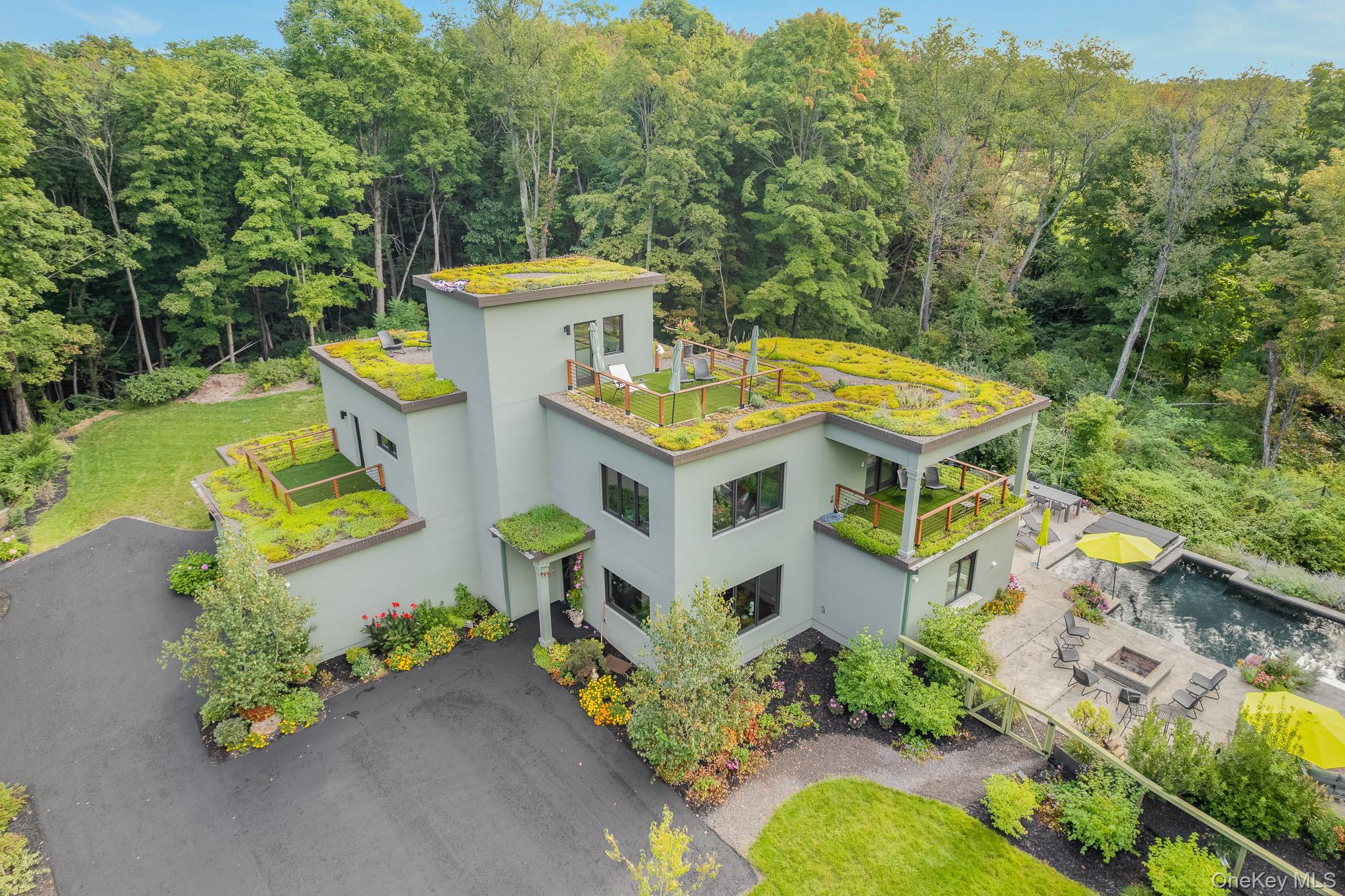 215 Smith Road Poughkeepsie, NY 12603 - Photo 2 of 33 Gallery Image 2