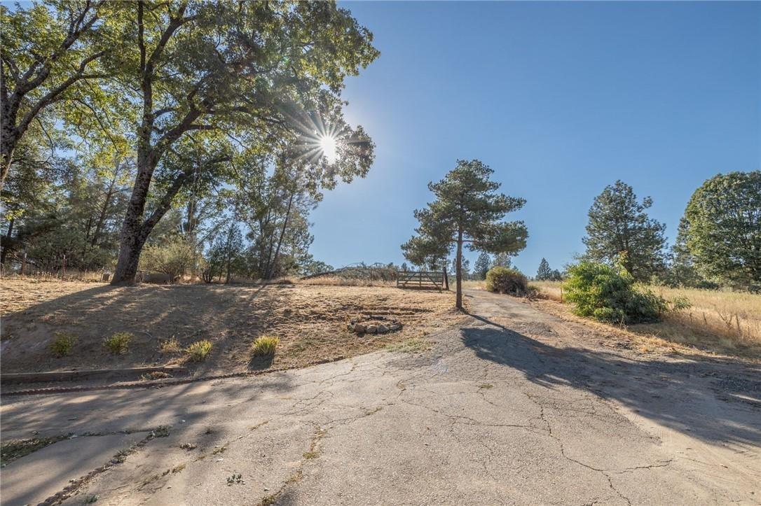 4966 Watt Road Ahwahnee, CA 93601 - Photo 16 of 56 Driveway