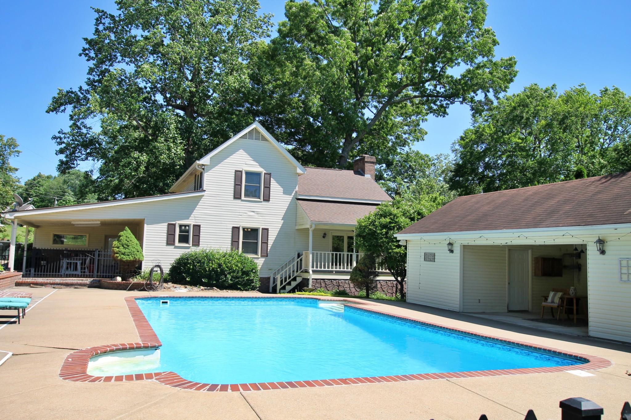 101 Timberlake Drive Springfield, TN 37172 - Photo 35 of 38 a front view of a house with a yard