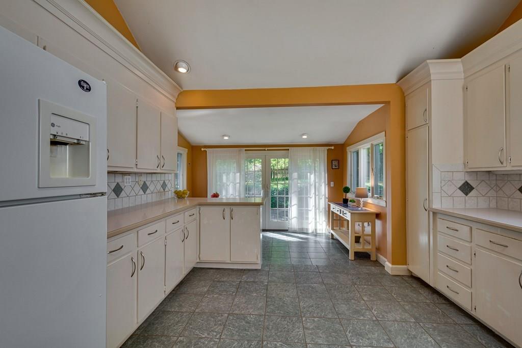 41 Maurice Road Wellesley, MA 02482 - Photo 12 of 28