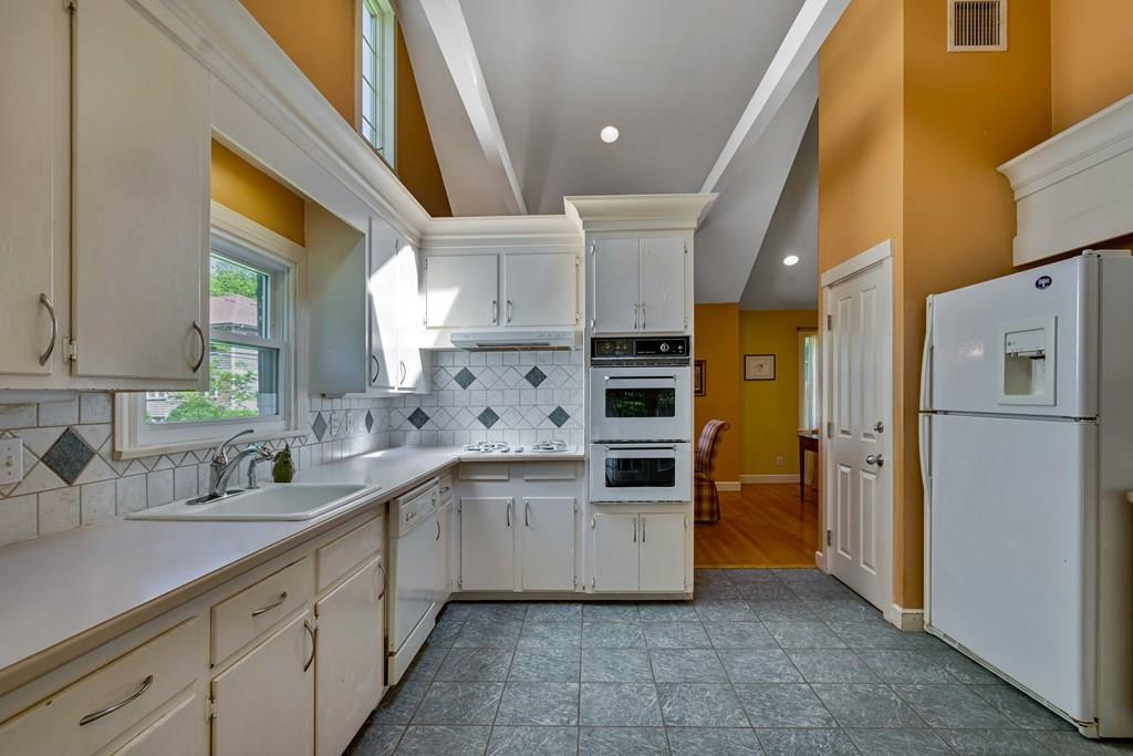 41 Maurice Road Wellesley, MA 02482 - Photo 13 of 28