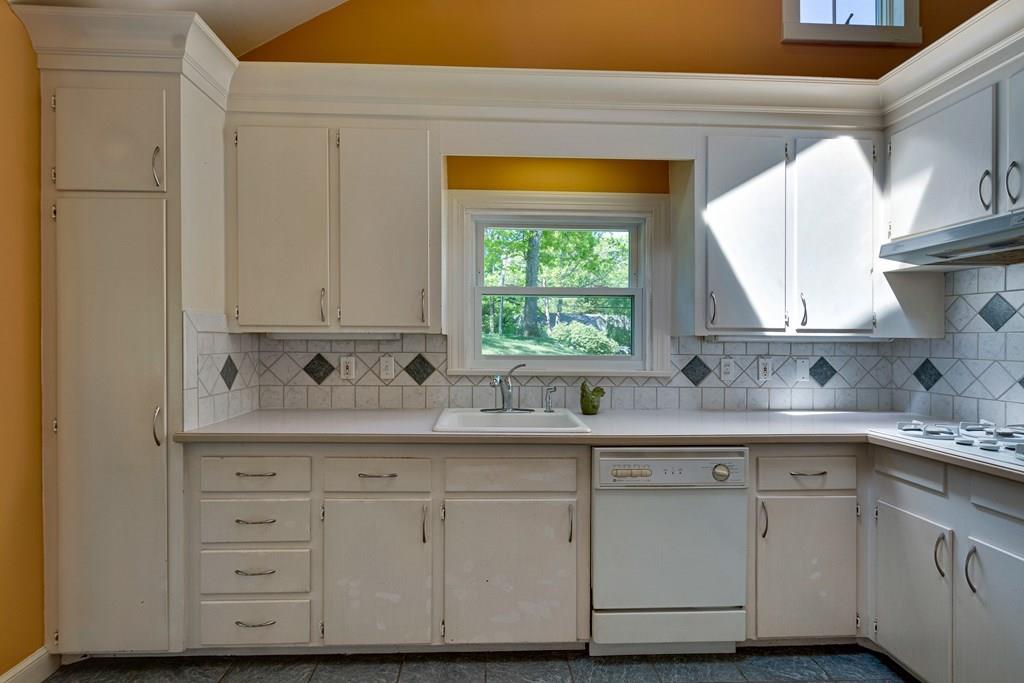 41 Maurice Road Wellesley, MA 02482 - Photo 14 of 28