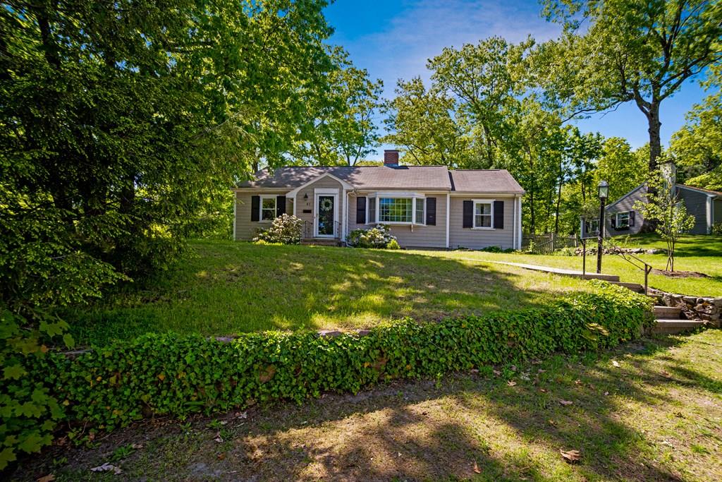 41 Maurice Road Wellesley, MA 02482 - Photo 2 of 28