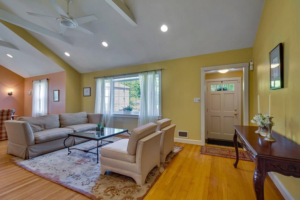 41 Maurice Road Wellesley, MA 02482 - Photo 4 of 28