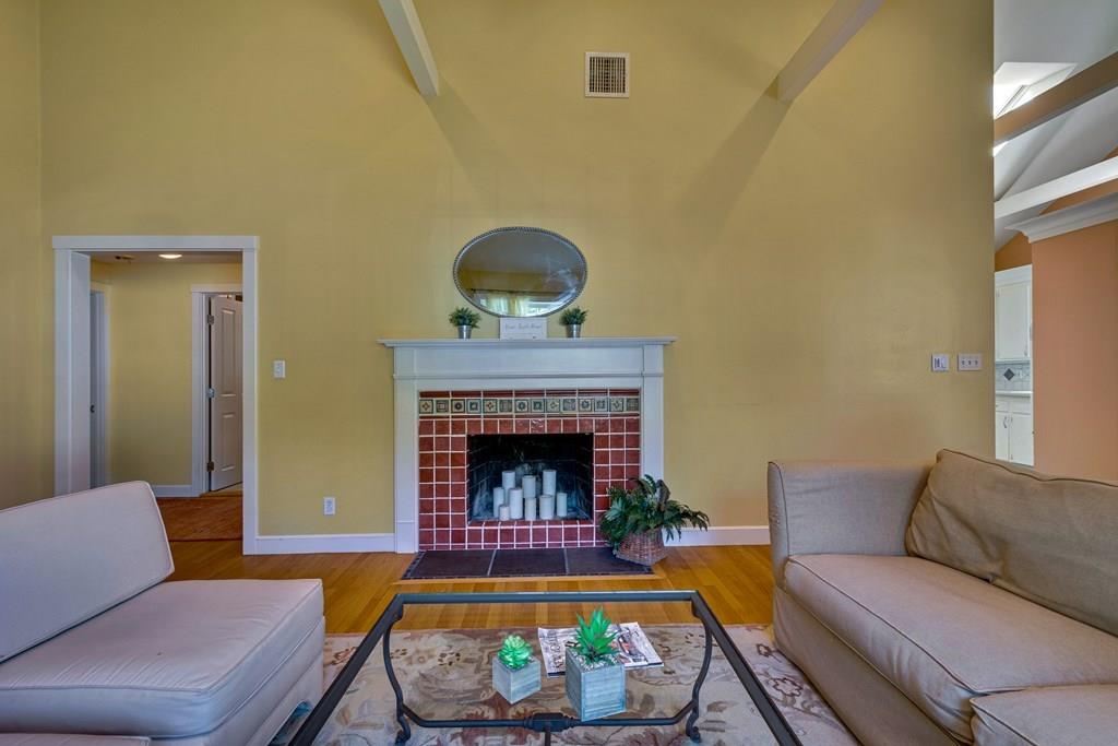 41 Maurice Road Wellesley, MA 02482 - Photo 8 of 28