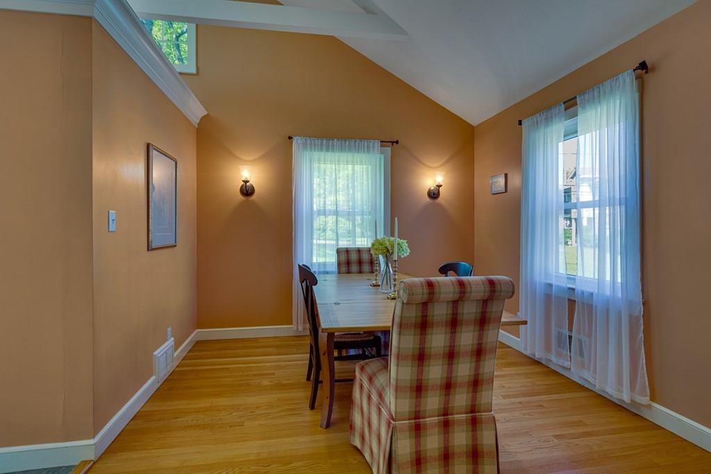 41 Maurice Road Wellesley, MA 02482 - Photo 10 of 28