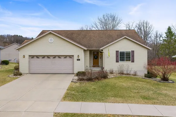 $425,000 | 1422 Ridgeview Drive, Reedsburg, WI 53959