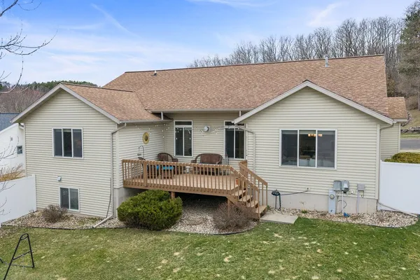 $425,000 | 1422 Ridgeview Drive, Reedsburg, WI 53959