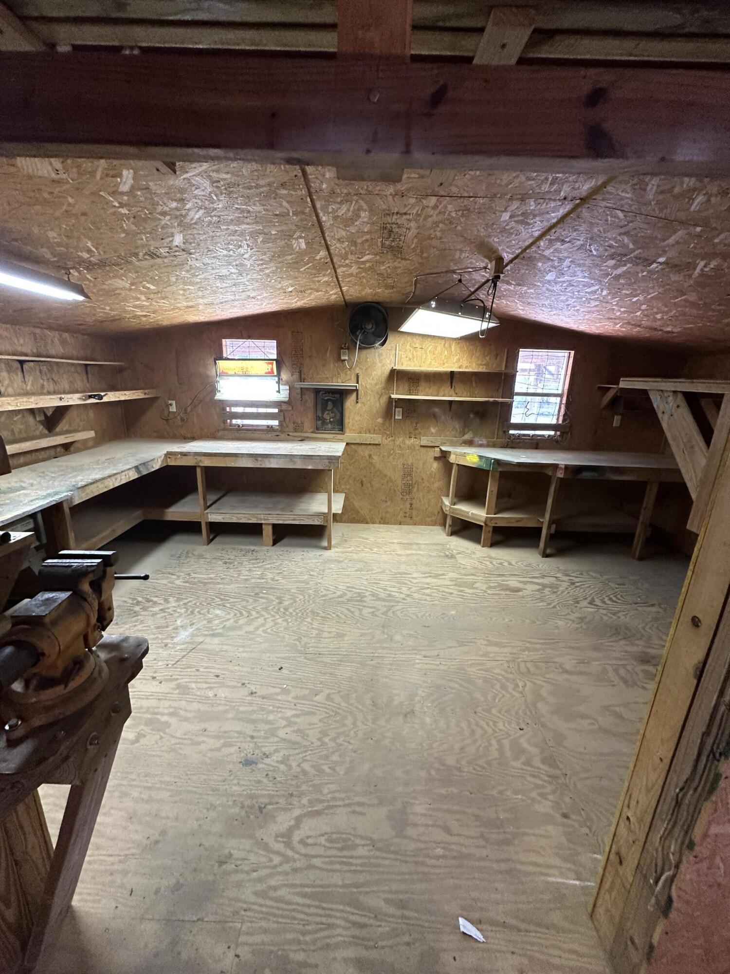 618 Oakridge Road DeFuniak Springs, FL 32433 - Photo 43 of 46 a view of a car garage