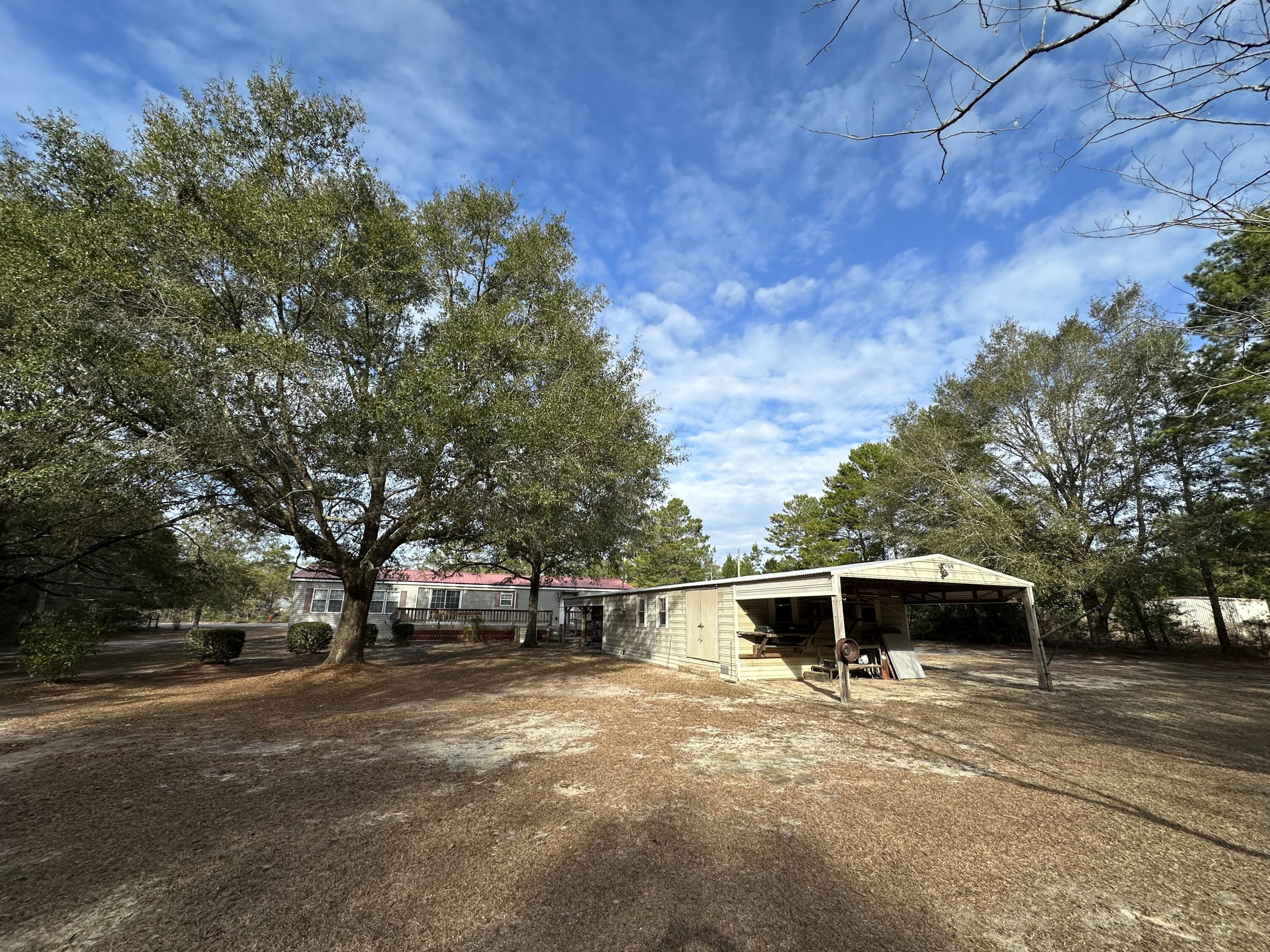 618 Oakridge Road DeFuniak Springs, FL 32433 - Photo 8 of 46 a front view of a house with a garden