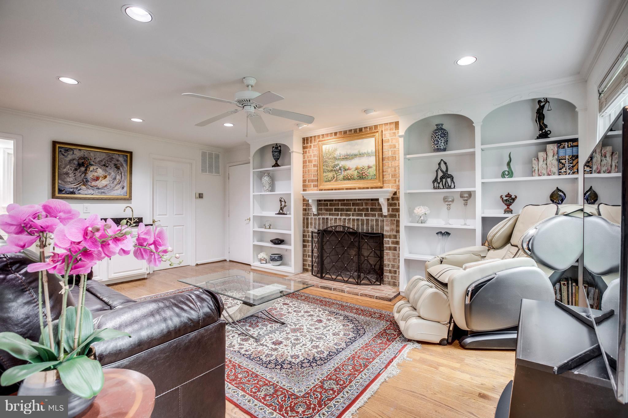 9024 Edgepark Road Vienna, VA 22182 - Photo 13 of 29 Family Room
