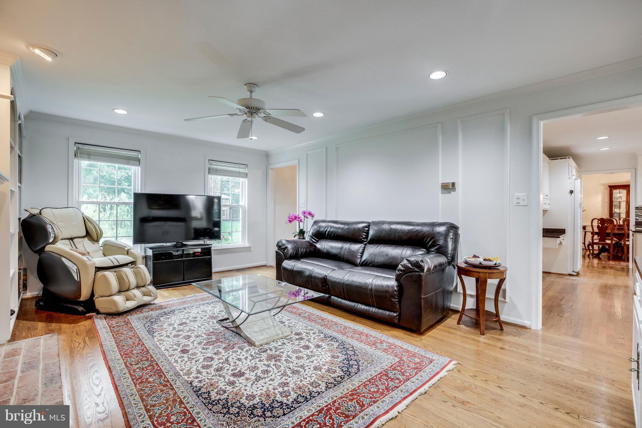 9024 Edgepark Road Vienna, VA 22182 - Photo 14 of 29 Family Room