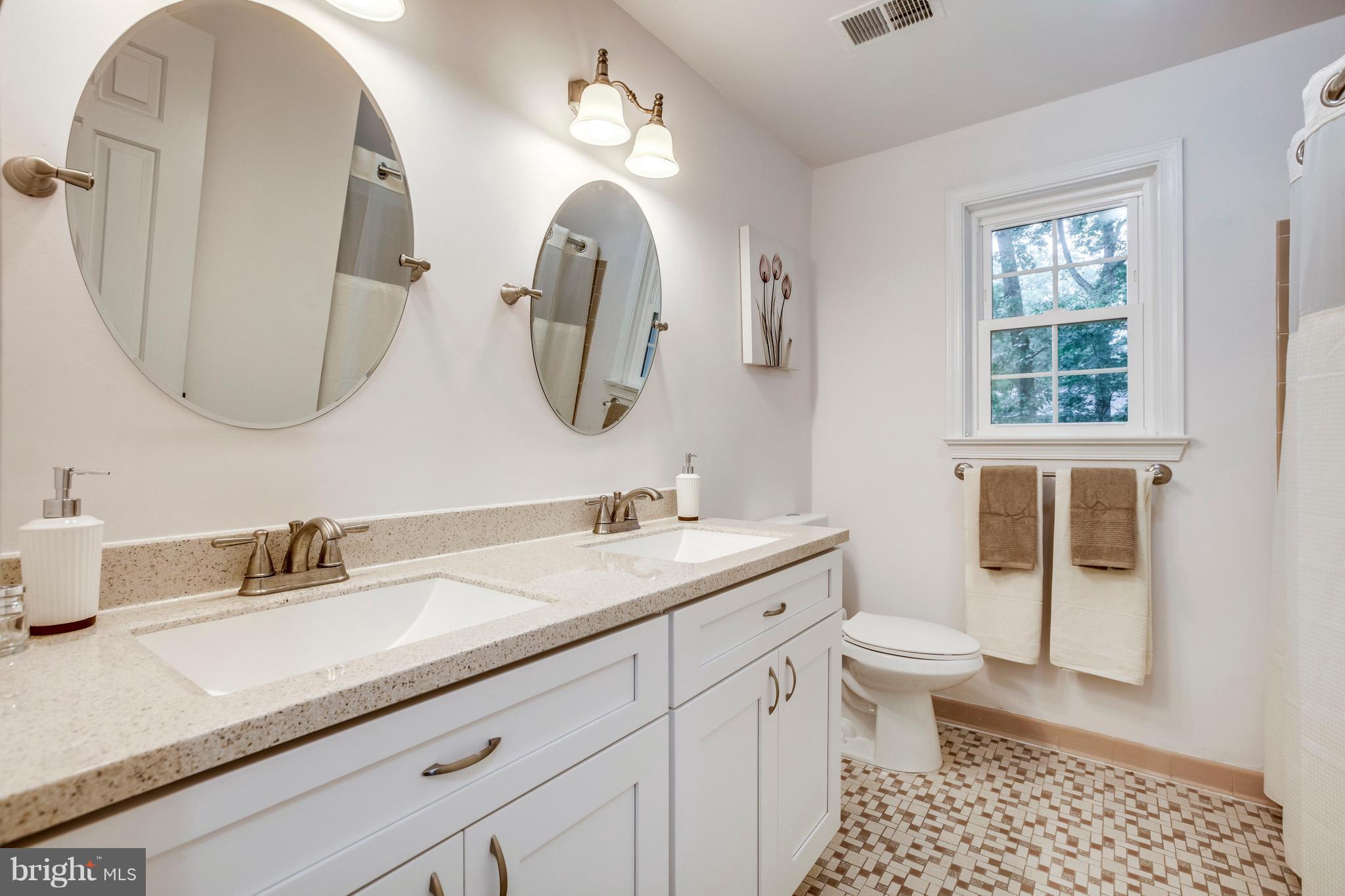 9024 Edgepark Road Vienna, VA 22182 - Photo 21 of 29 Bath