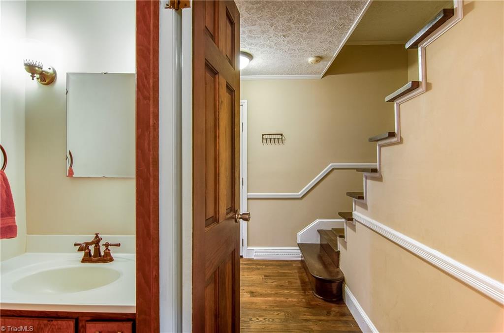 1390 Ridge Road Pine Hall, NC 27042 - Photo 5 of 30
