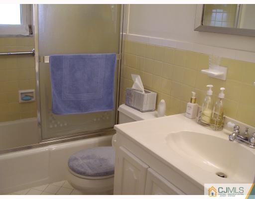 192 Evergreen Road, Unit 15B Edison, NJ 08837 - Photo 8 of 10 Gallery Image 8