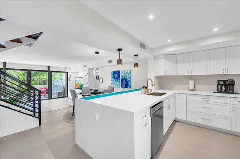 $925,000 | 7018 Southwest 53rd Lane, Miami, FL 33155