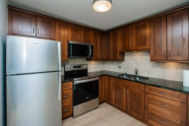 $1,750 | 1340 North Dearborn Street, Unit 8C, Chicago, IL 60610