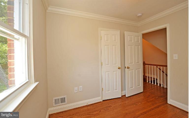 716 West Glebe Road Alexandria, VA 22305 - Photo 14 of 27 a view of a livingroom with wooden floor