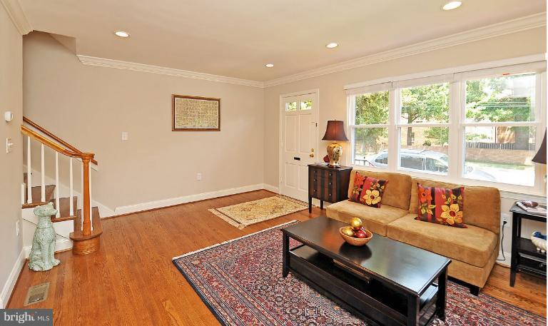 716 West Glebe Road Alexandria, VA 22305 - Photo 20 of 27 a living room with furniture and a large window