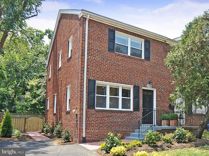 716 West Glebe Road Alexandria, VA 22305 - Photo 26 of 27 a front view of a house