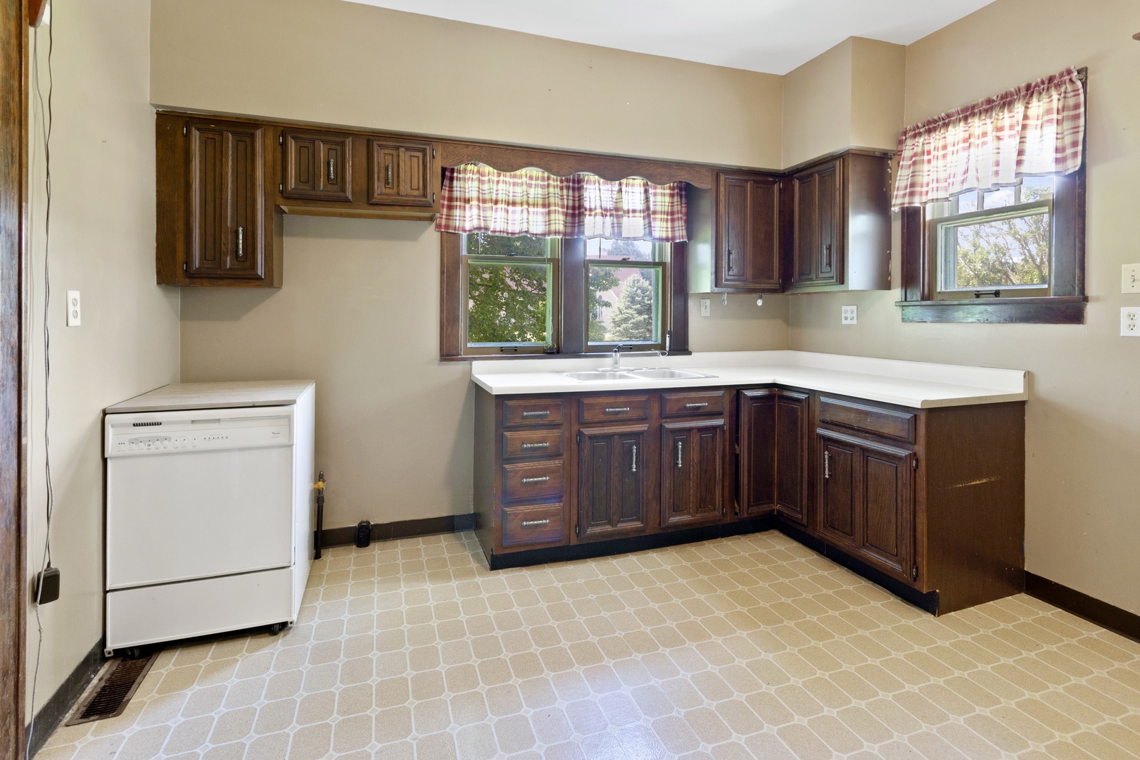 311 North Front Road Danforth, IL 60930 - Photo 7 of 16