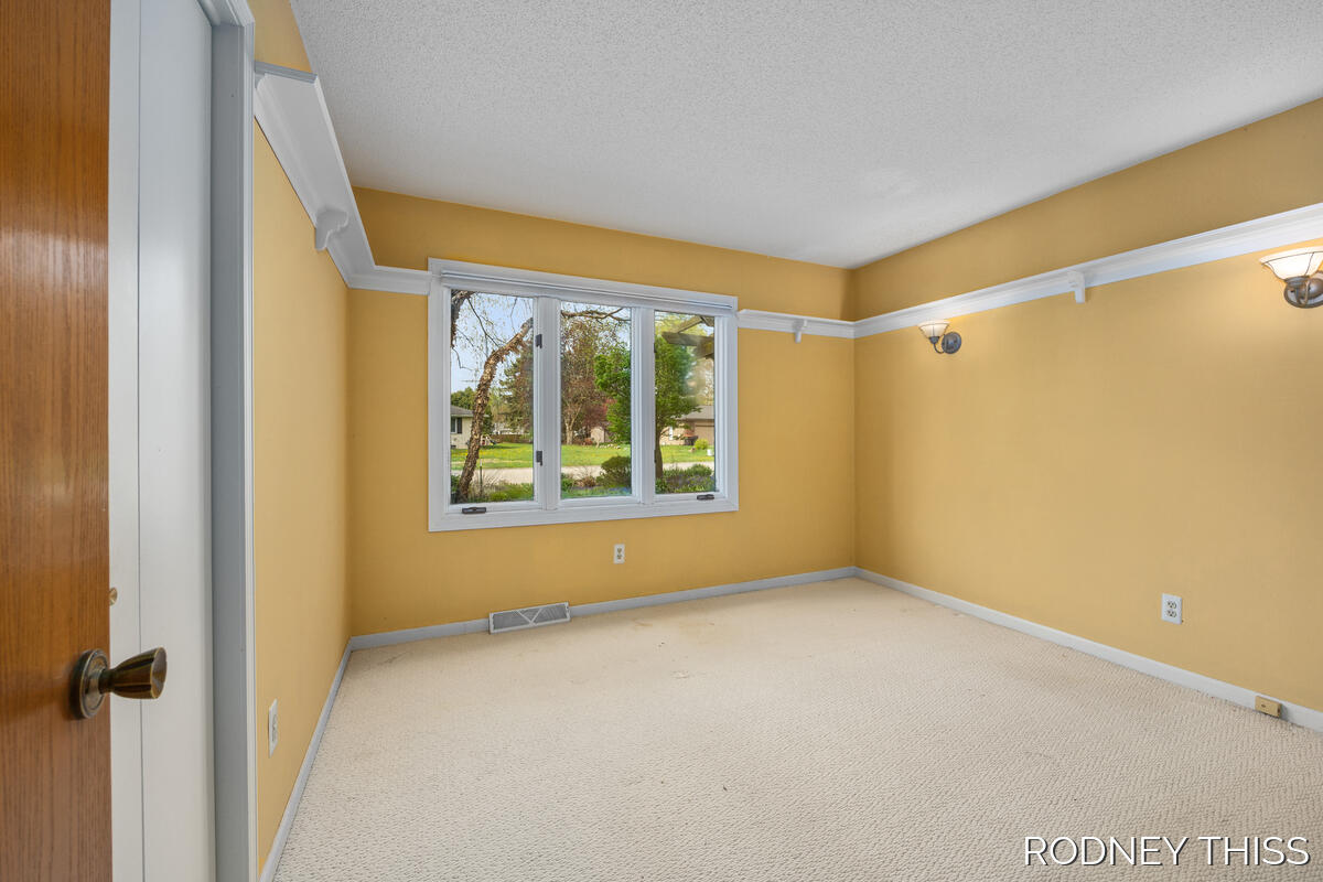 1445 Ridgewood Drive Jenison, MI 49428 - Photo 13 of 37 1445-Ridgewood_013