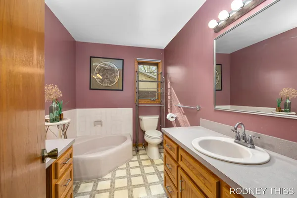 $405,000 | 1445 Ridgewood Drive, Jenison, MI 49428