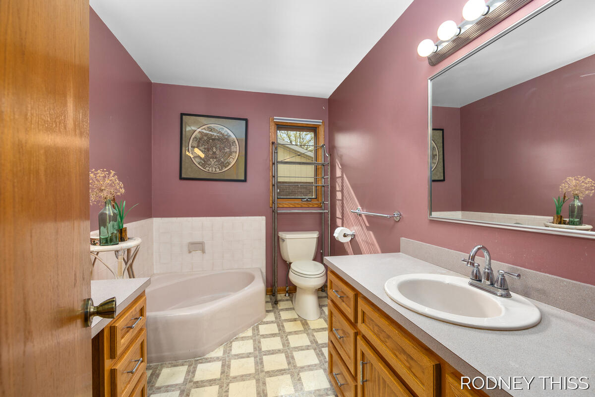 1445 Ridgewood Drive Jenison, MI 49428 - Photo 18 of 37 1445-Ridgewood_018