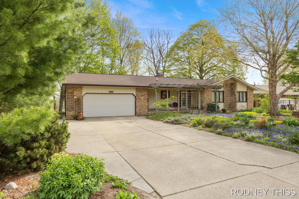 1445 Ridgewood Drive Jenison, MI 49428 - Photo 3 of 37 1445-Ridgewood_003