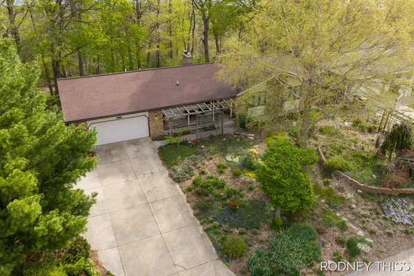 $405,000 | 1445 Ridgewood Drive, Jenison, MI 49428