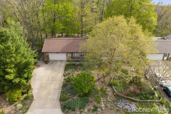 $405,000 | 1445 Ridgewood Drive, Jenison, MI 49428
