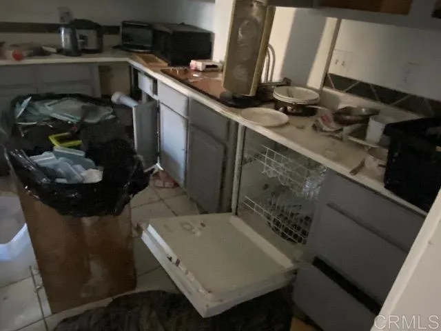 a close view of sink and tap