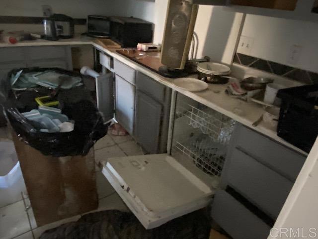 a close view of sink and tap