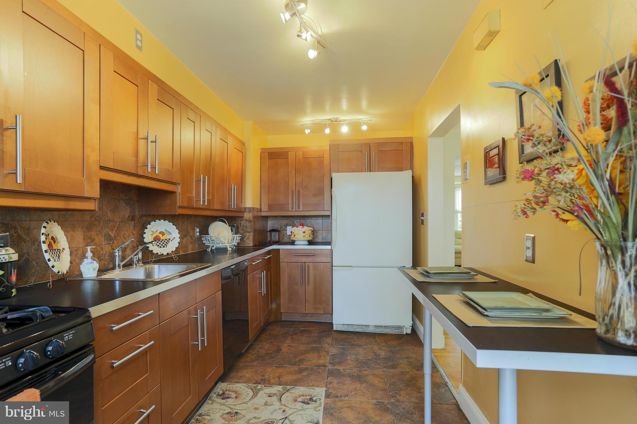 831 Stamford Road Baltimore, MD 21229 - Photo 14 of 29 Kitchen