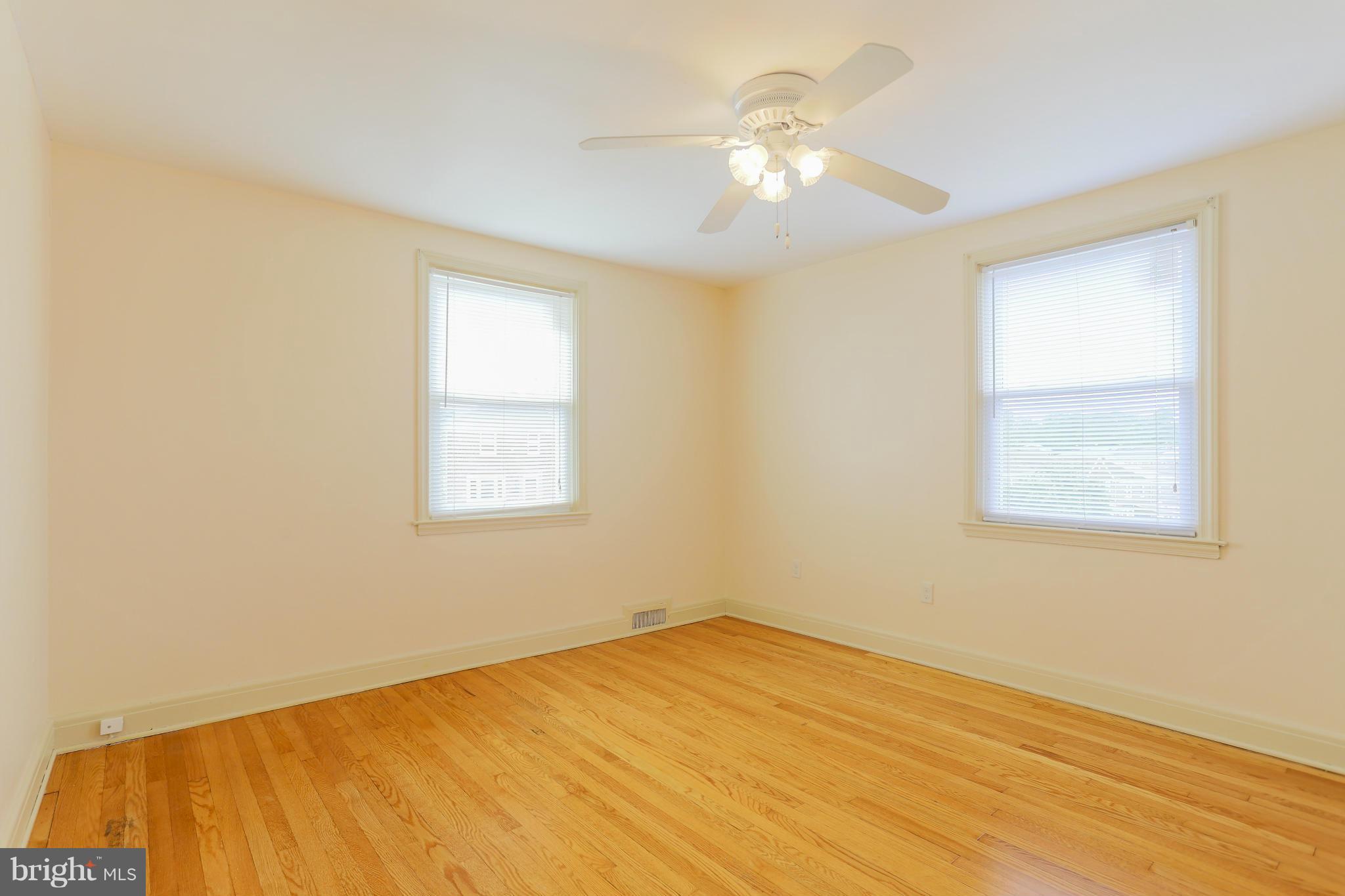 831 Stamford Road Baltimore, MD 21229 - Photo 16 of 29 Bath (Master)