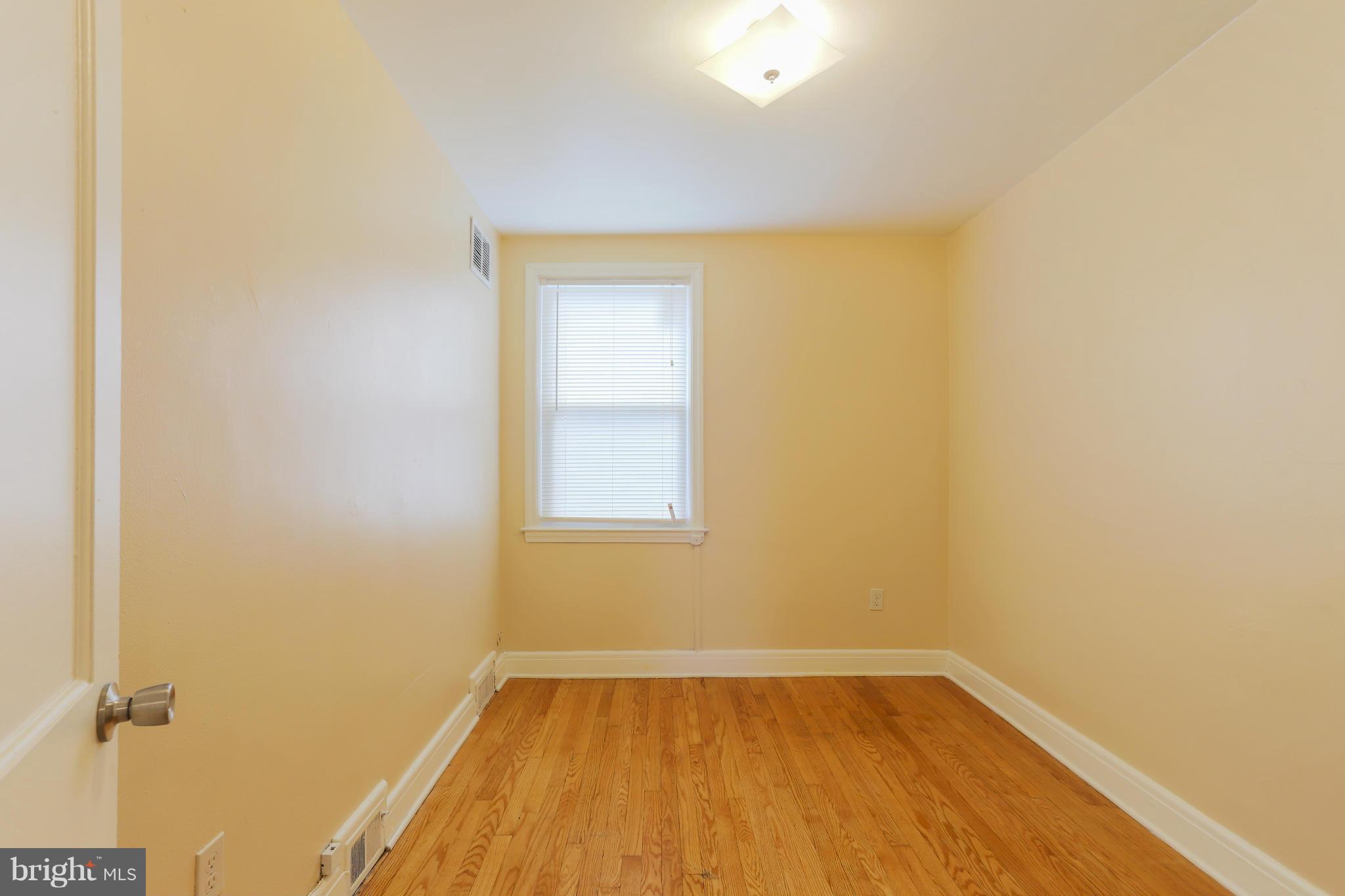 831 Stamford Road Baltimore, MD 21229 - Photo 18 of 29 Bedroom
