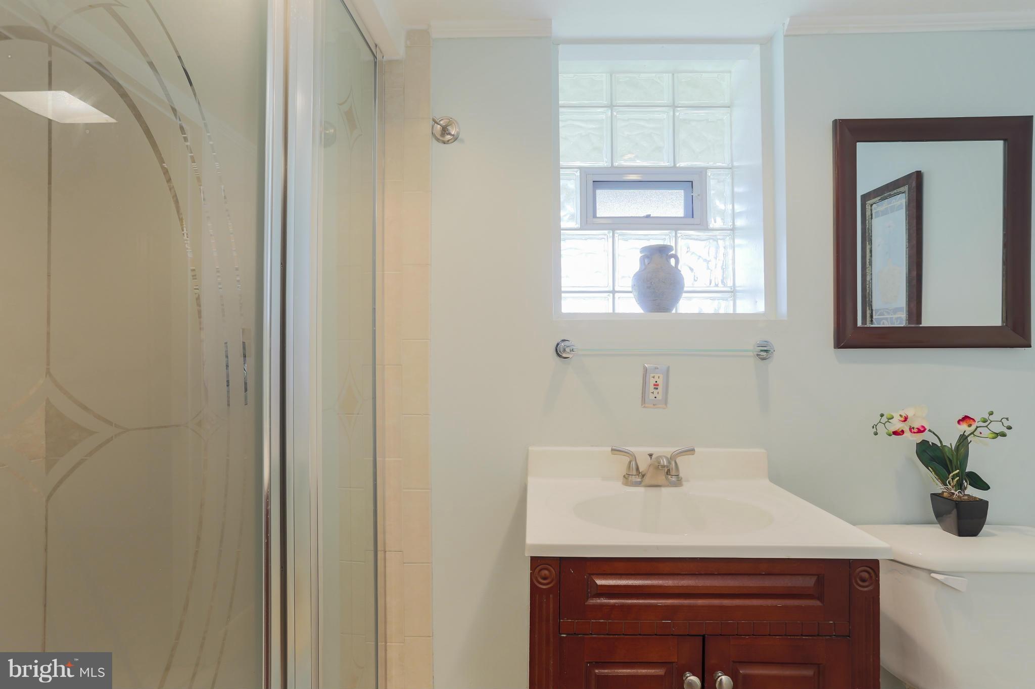 831 Stamford Road Baltimore, MD 21229 - Photo 22 of 29 Bath