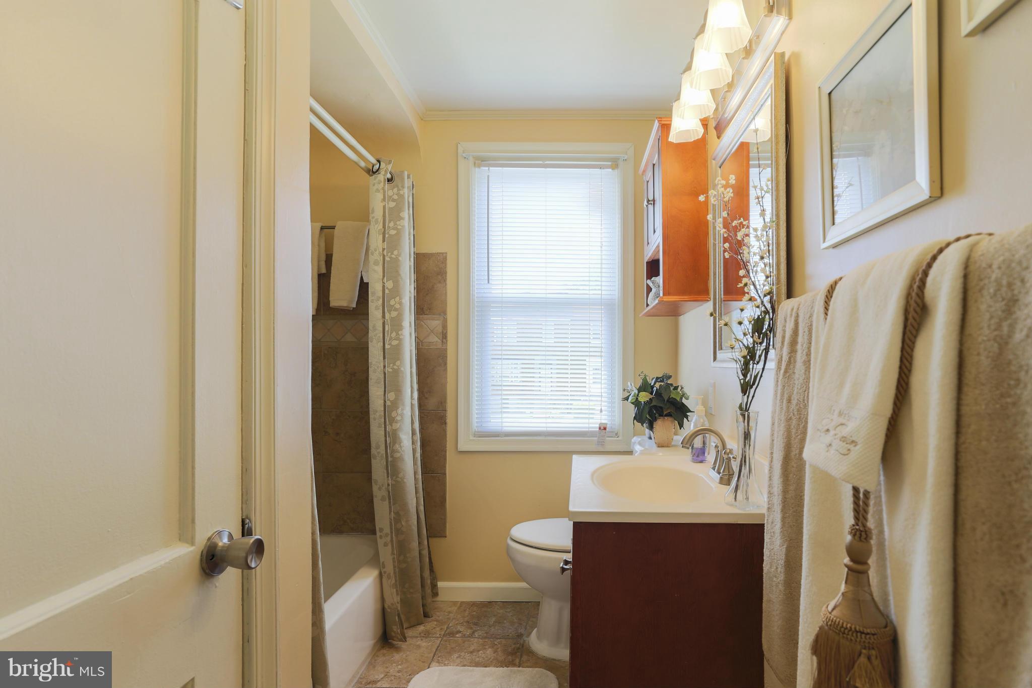 831 Stamford Road Baltimore, MD 21229 - Photo 23 of 29 Bath