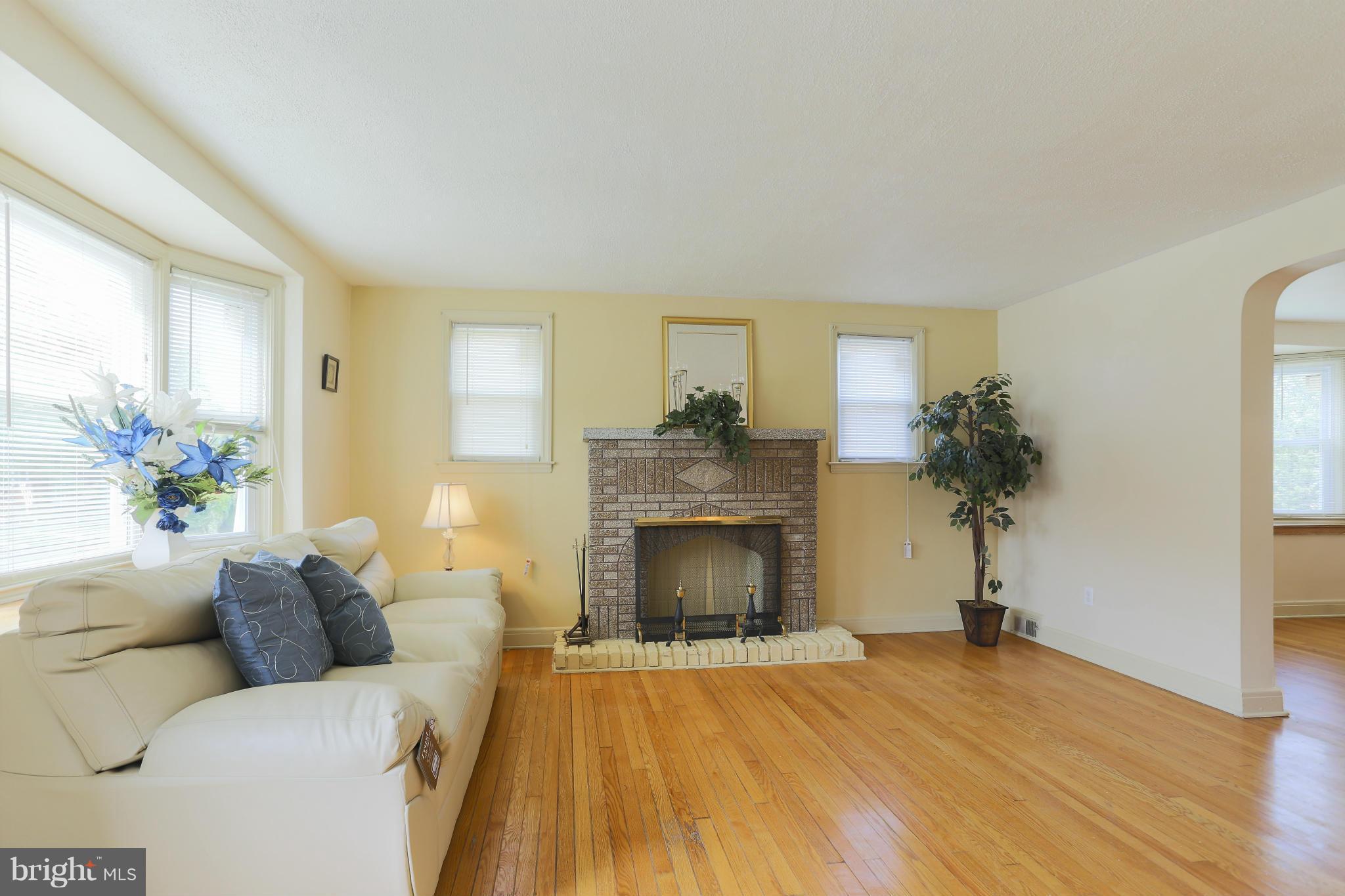 831 Stamford Road Baltimore, MD 21229 - Photo 5 of 29 Dining Room